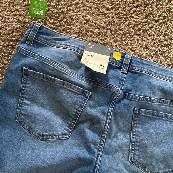 George Jean Capri Jeans Distressed - Picture 5 of 5